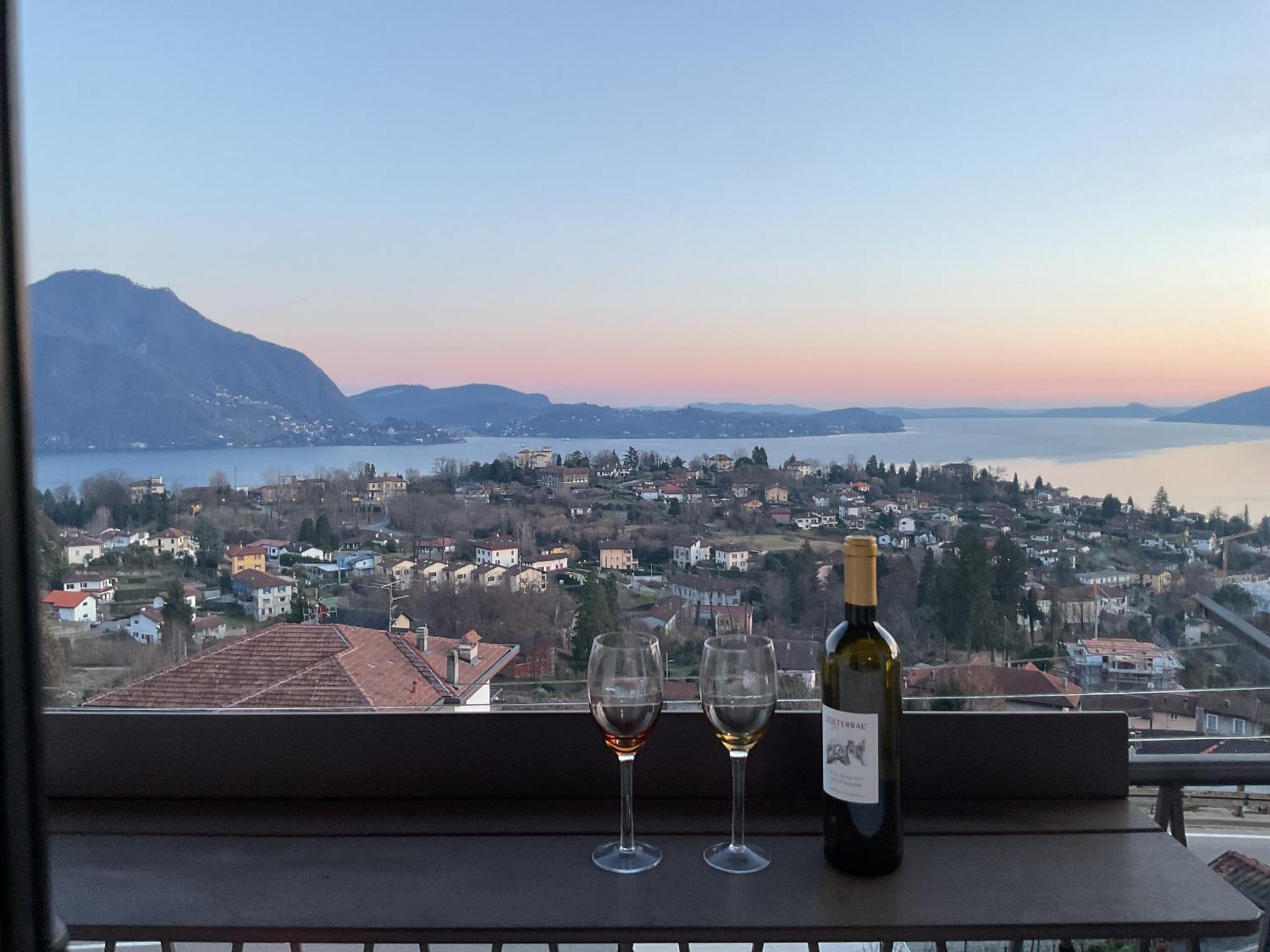 Overlooking Lago Maggiore Verbania Exterior photo
